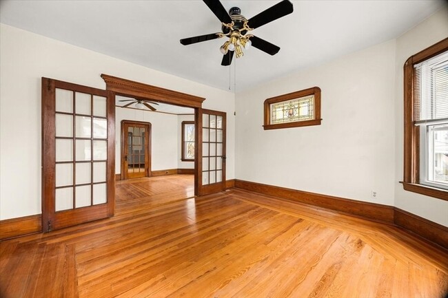 Building Photo - 576 Slade St