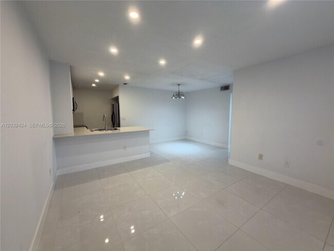 Building Photo - 2500 W 67th Pl