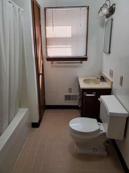Building Photo - 379 Dille St