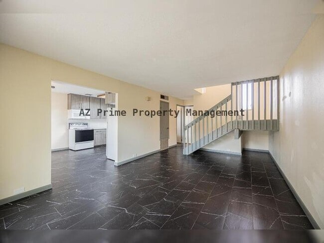 Building Photo - 4710 N 10th Pl