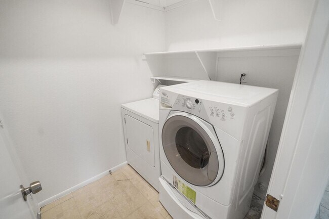 Building Photo - Southwest Area -3 bedroom, 2 bath Home wit...