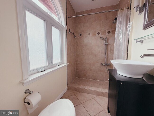 Building Photo - 1317 Mettler Rd