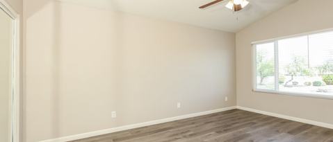 Building Photo - 4546 E Villa Theresa Dr