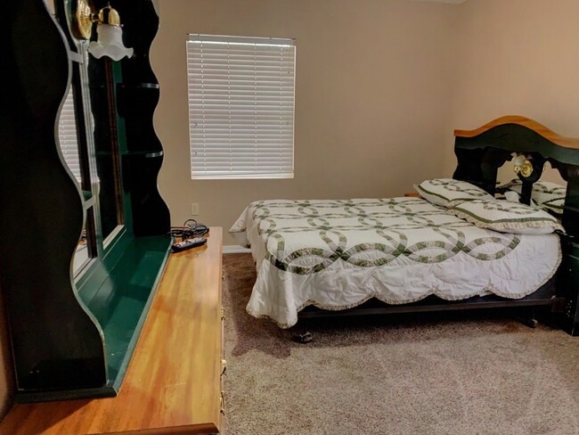 Building Photo - 3BR/2BA home.