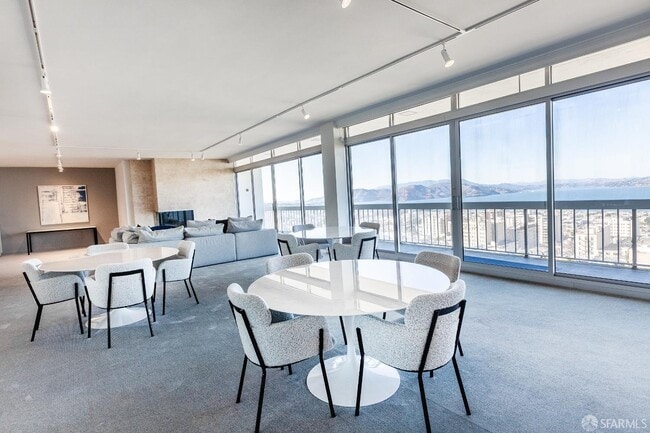 Building Photo - 2200 Sacramento St