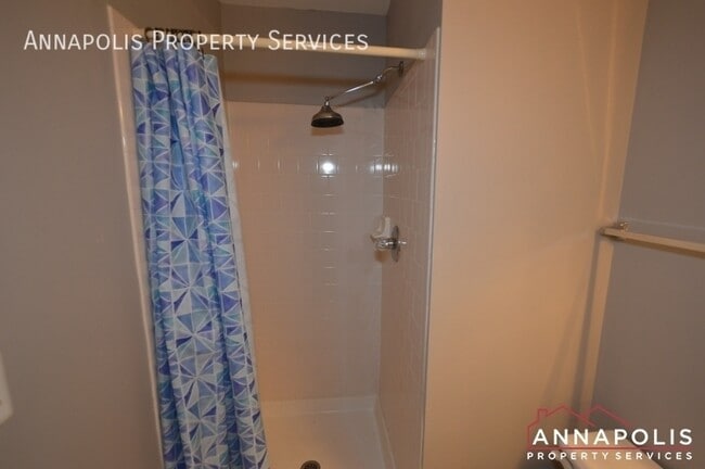 Building Photo - 546 Francis Nicholson Way