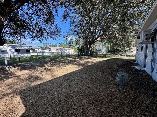 Building Photo - 3905 54th Ave N