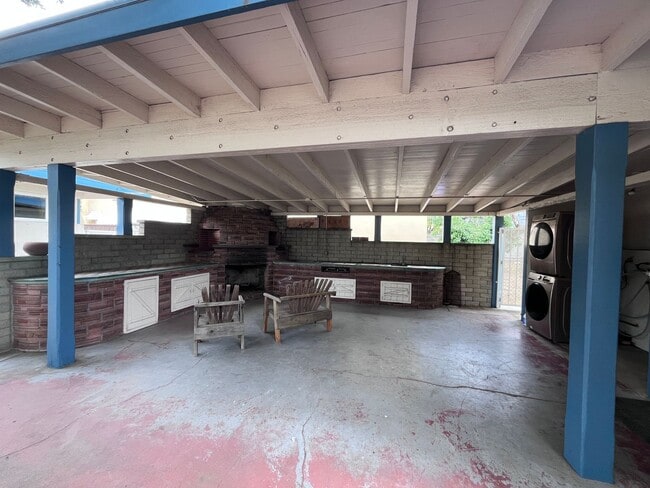 Building Photo - 1122-1124 N San Gabriel Ave