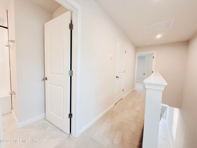 Building Photo - 5885 Creekside Crossing Dr