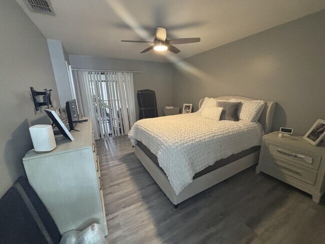 Building Photo - 3751 Cocoplum Cir