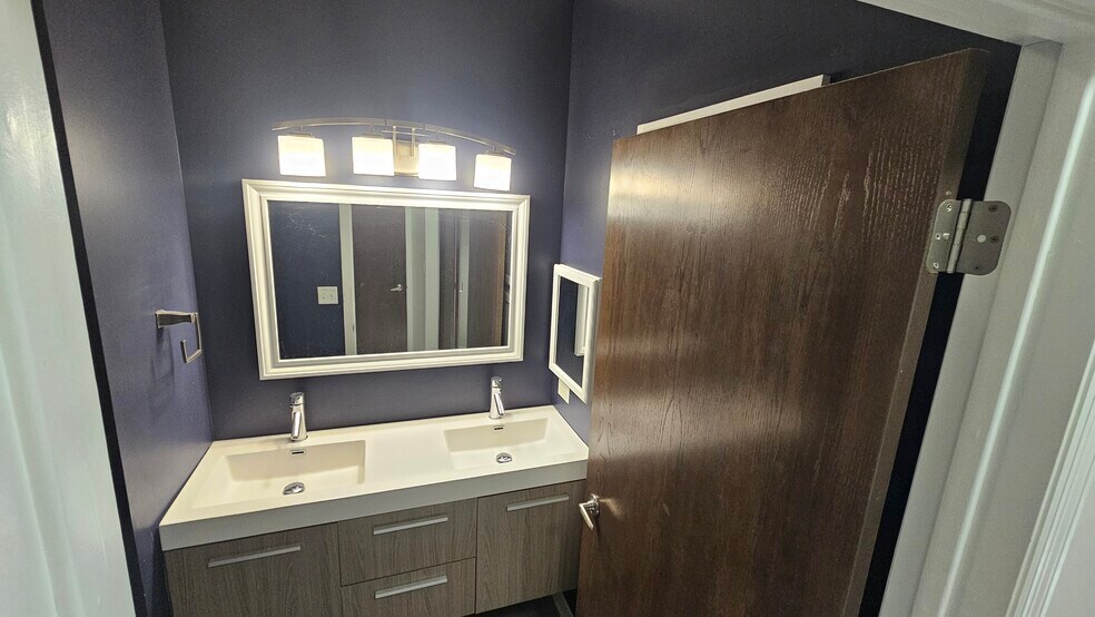 Bathroom 1 - 500 N 2nd St