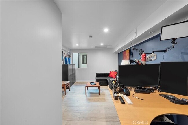 Building Photo - 760 Manhattan Beach Blvd