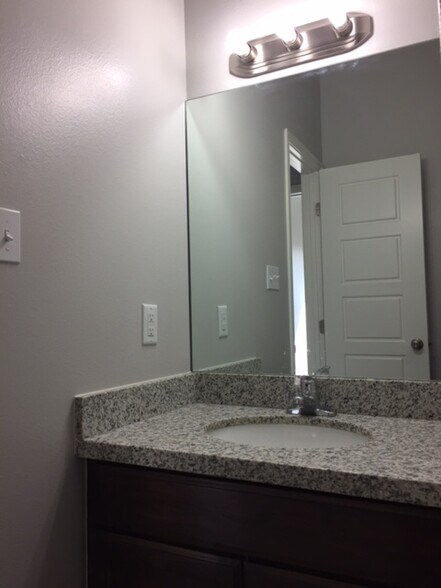 Building Photo - 20490 Westfield Dr