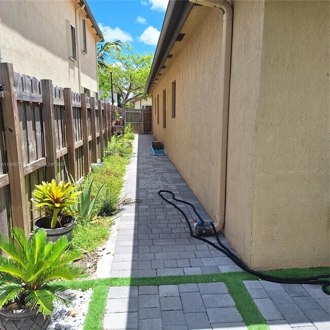 Building Photo - 11845 SW 232nd Ln