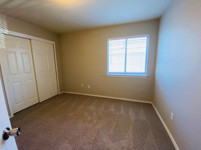 Building Photo - 3304 Kissman Dr