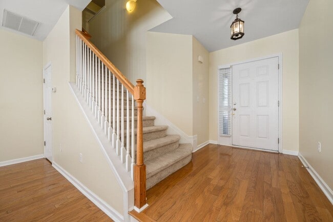 Building Photo - Creekside at Brentwood!