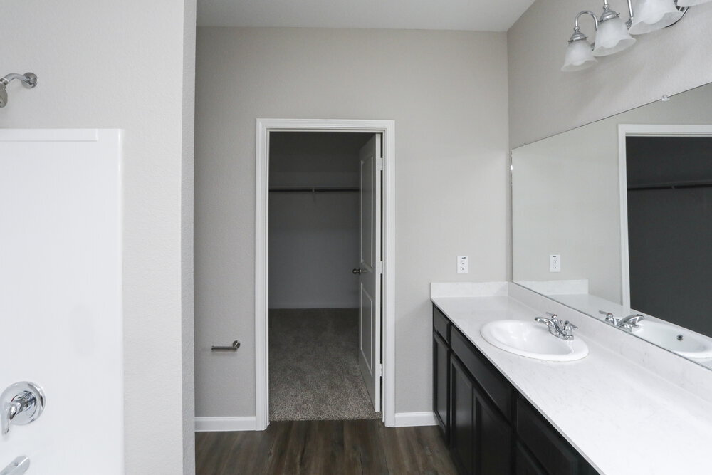 Building Photo - 7015 London Fog Dr