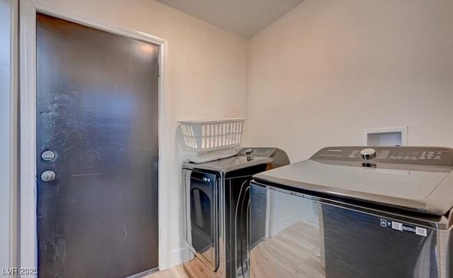 Building Photo - 1821 E Oakey Blvd