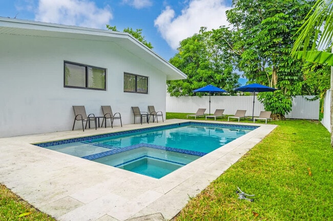 Building Photo - 17835 NE 6th Ave