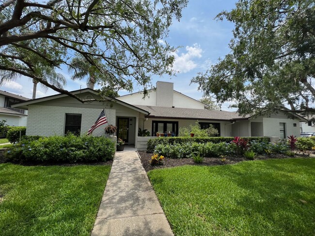Building Photo - Audubon Park 2/2 Corner Unit Villa with La...