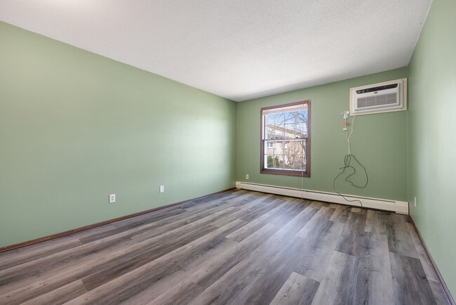 Building Photo - 950 Westbrooke Way