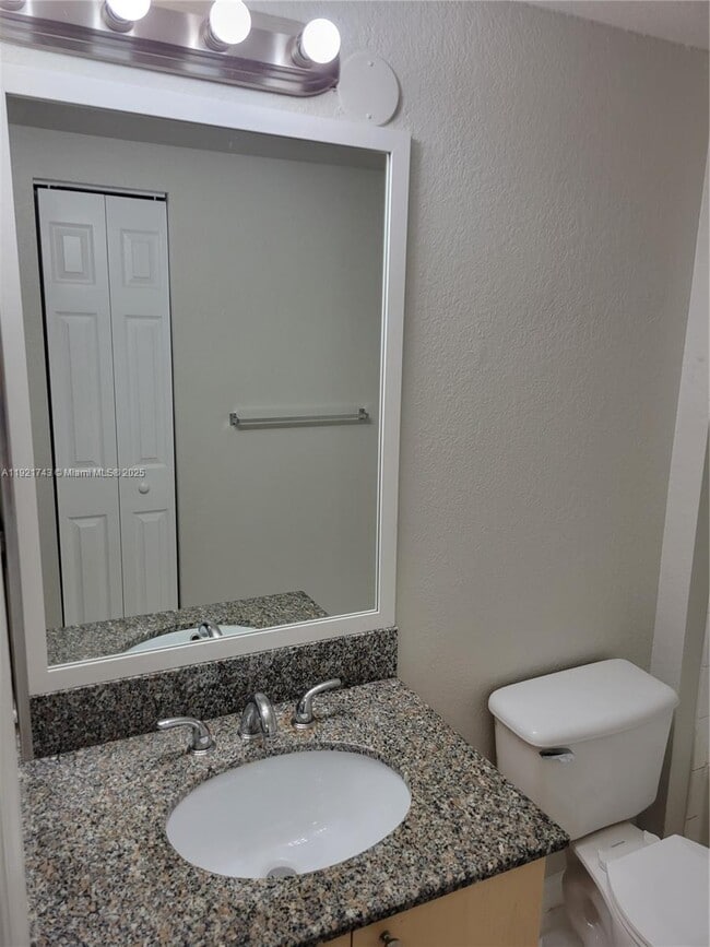 Building Photo - 2564 Centergate Dr