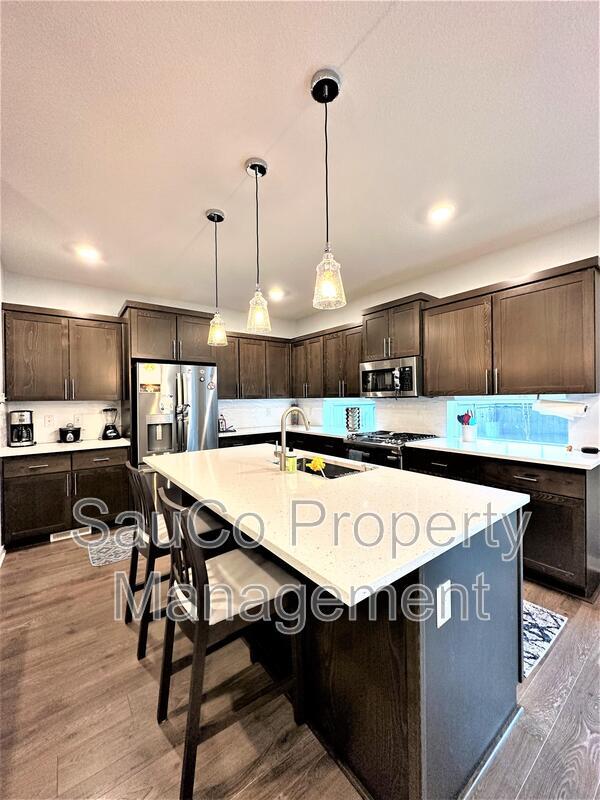 Building Photo - 6516 SE Genrosa St