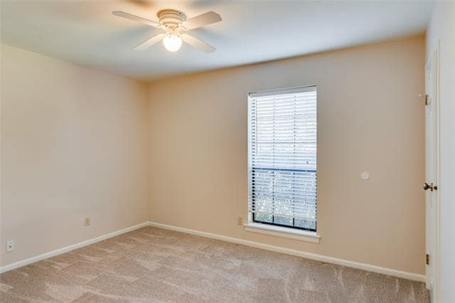 Building Photo - 927 Redcedar Way Dr