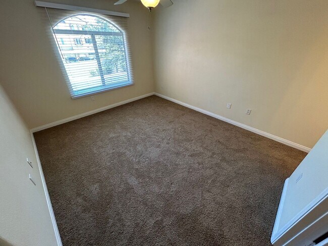 Building Photo - 2 BEDROOM / 2 FULL BATHROOMS LOCATES ON JO...