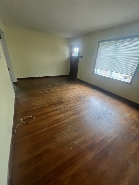 living room - 1604 N New York Ave