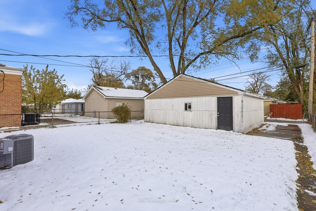 Building Photo - 14631 Kimbark Ave