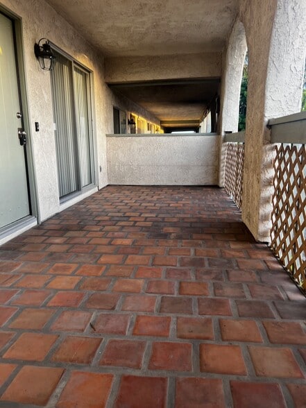 Building Photo - 1132 Meta St