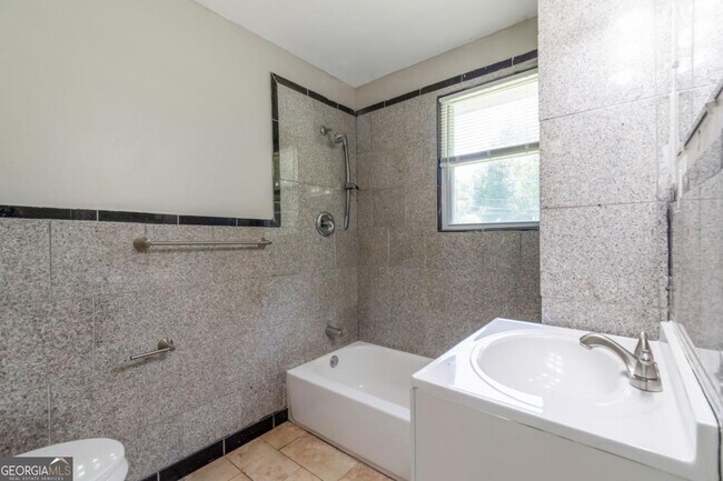 Building Photo - 6414 Shadow Rock Dr