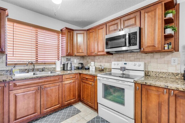 Building Photo - 2740 W 63rd St