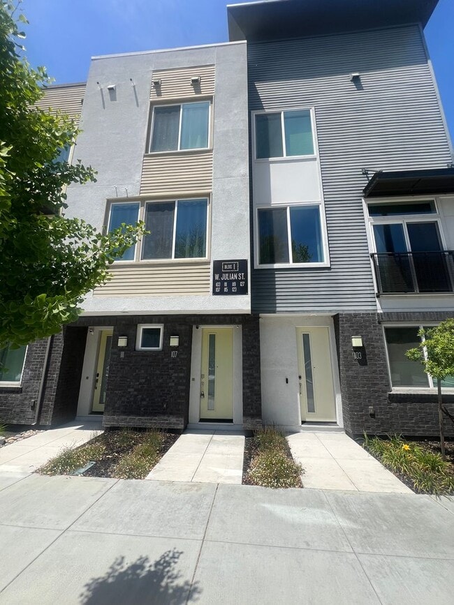 Building Photo - Downtown SJ SMART tri-level condo availabl...