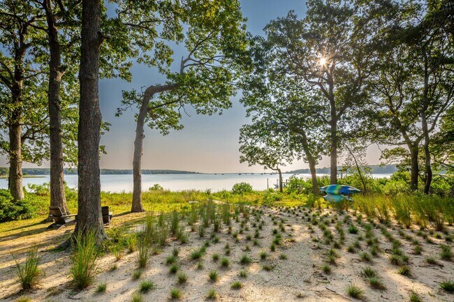 Building Photo - 47L S Ferry Rd