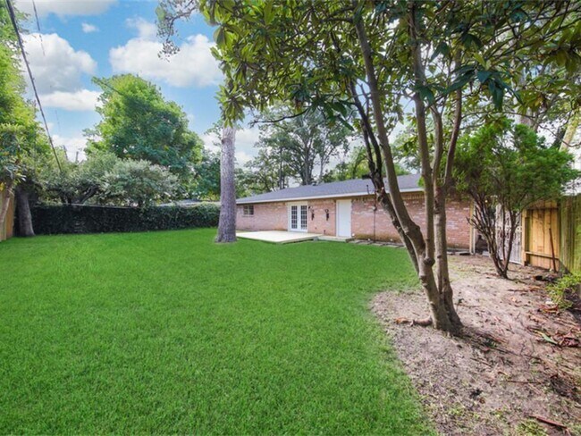 Building Photo - 10034 Westview Dr