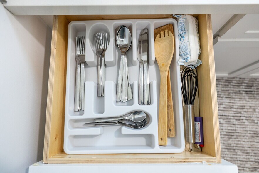 Building Photo - 614 Knob Hill Ave