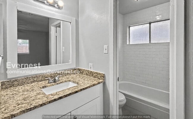 Building Photo - 3 Bed, 2 Bath Home with Garage and Fenced Yard / Pet-Friendly /Available Now!