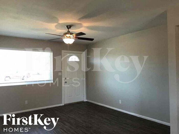 Building Photo - 1021 E Millett Ave