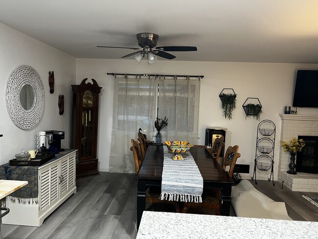 Common area, dining room - 3127 W Tulare Ave