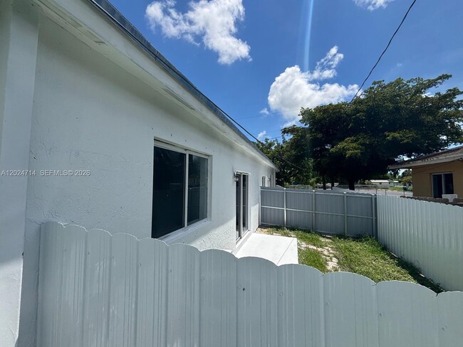 Building Photo - 26514 SW 138th Ave