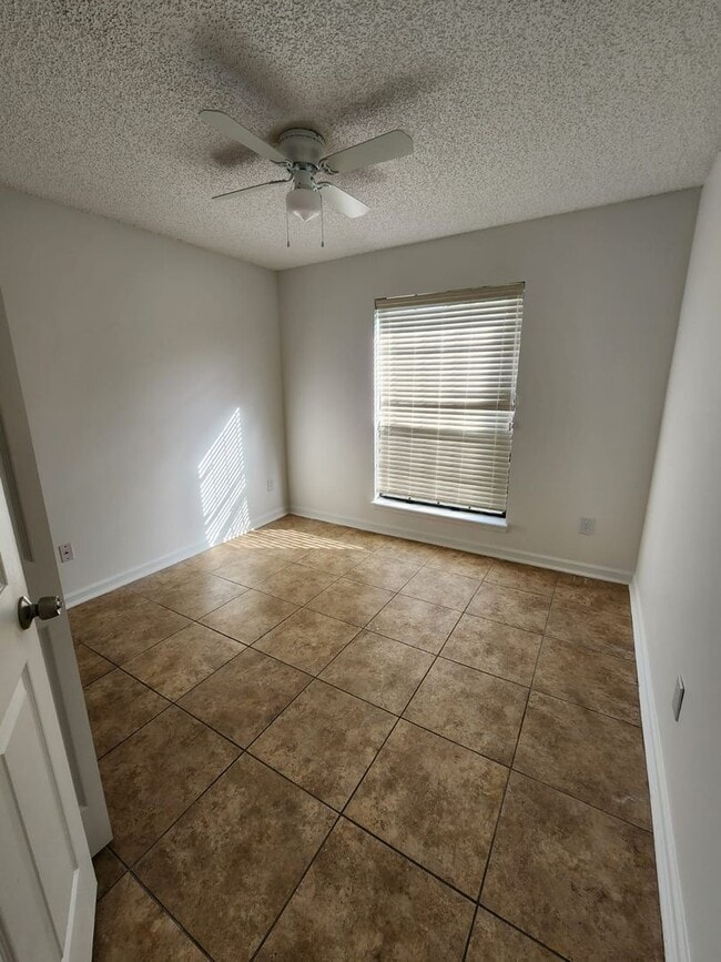 Building Photo - ***TWO WEEKS FREE*** Beautiful 4 bedroom 2 bath Home