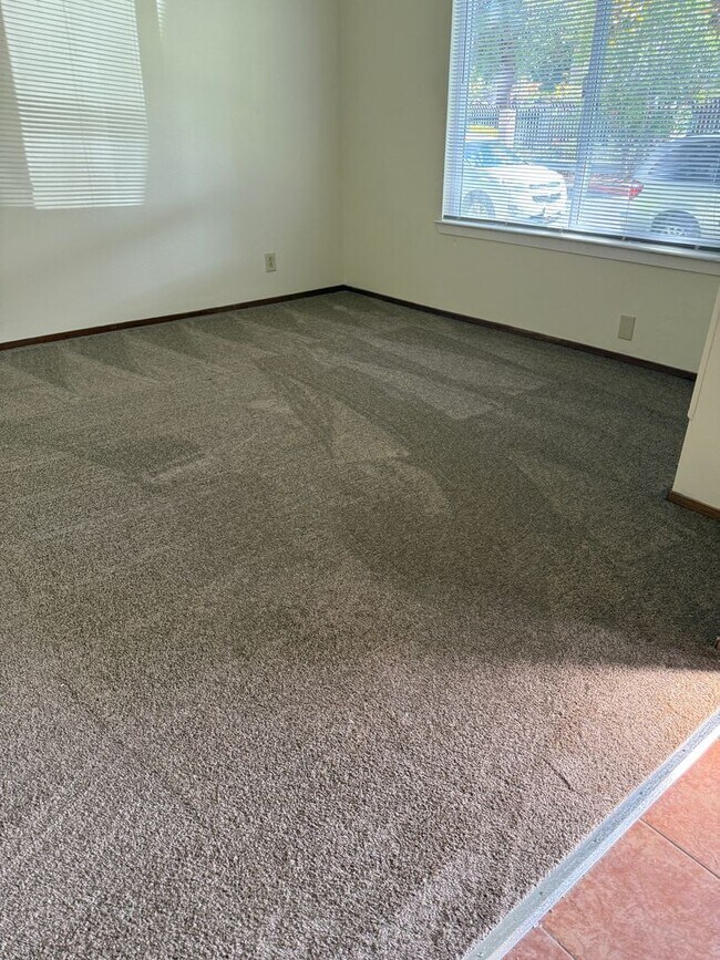 Building Photo - 1489 St James Pky