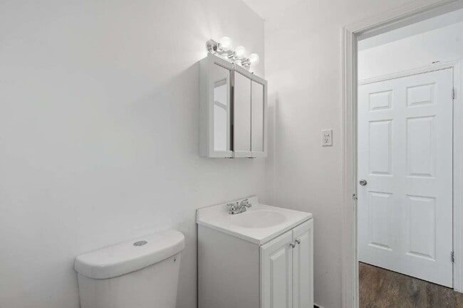 Building Photo - Cozy Detroit Home with Comfortable Living Space!