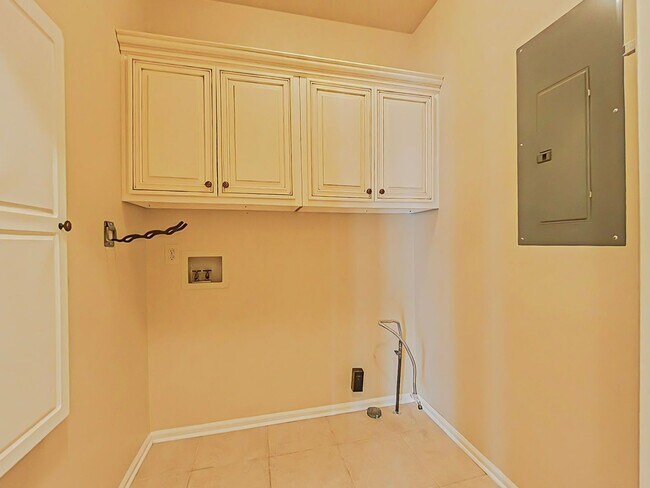 Building Photo - Lovely three bedroom home in Jones Creek!