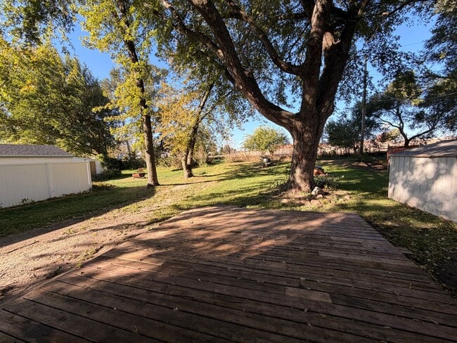 Building Photo - Cute 2 bedroom $795 per month