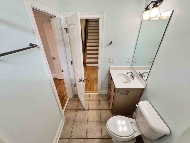 Building Photo - 6BR, 4BA, In-Law Suite