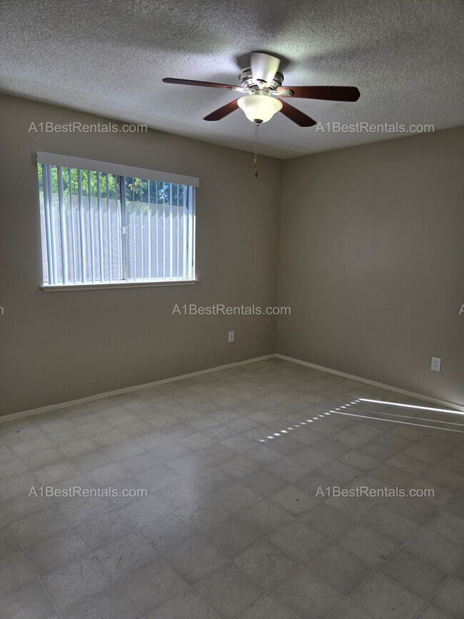 Building Photo - 5025 Estates Dr