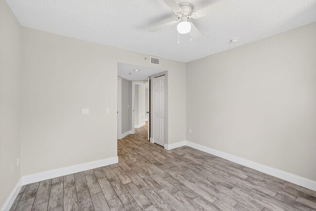 Building Photo - 2119 SE 10th Ave